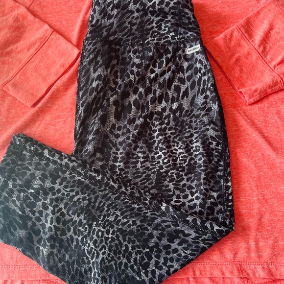 Danskin 2 piece bundle: coral top and leopard leggings! - Picture 2 of 11